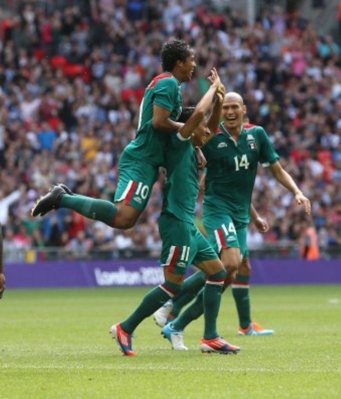 Mexico vượt qua bảng B sau trận hòa tẻ nhạt 0-0 với Hàn Quốc bằng 2 chiến thắng trước Gabon (2-0) và Thụy Sĩ (1-0). Họ có sự khởi đầu tốt khi dẫn trước Senegal 2-0 sau 60 phút ở trận tứ kết, nhưng bị cầm hòa 2-2 và phải tới hiệp phụ mới thắng 4-2. Ở bán kết, bàn thắng sớm của Nhật lại khiến Mexico áp đảo trong thời gian còn lại và giành thắng lợi 3-1.